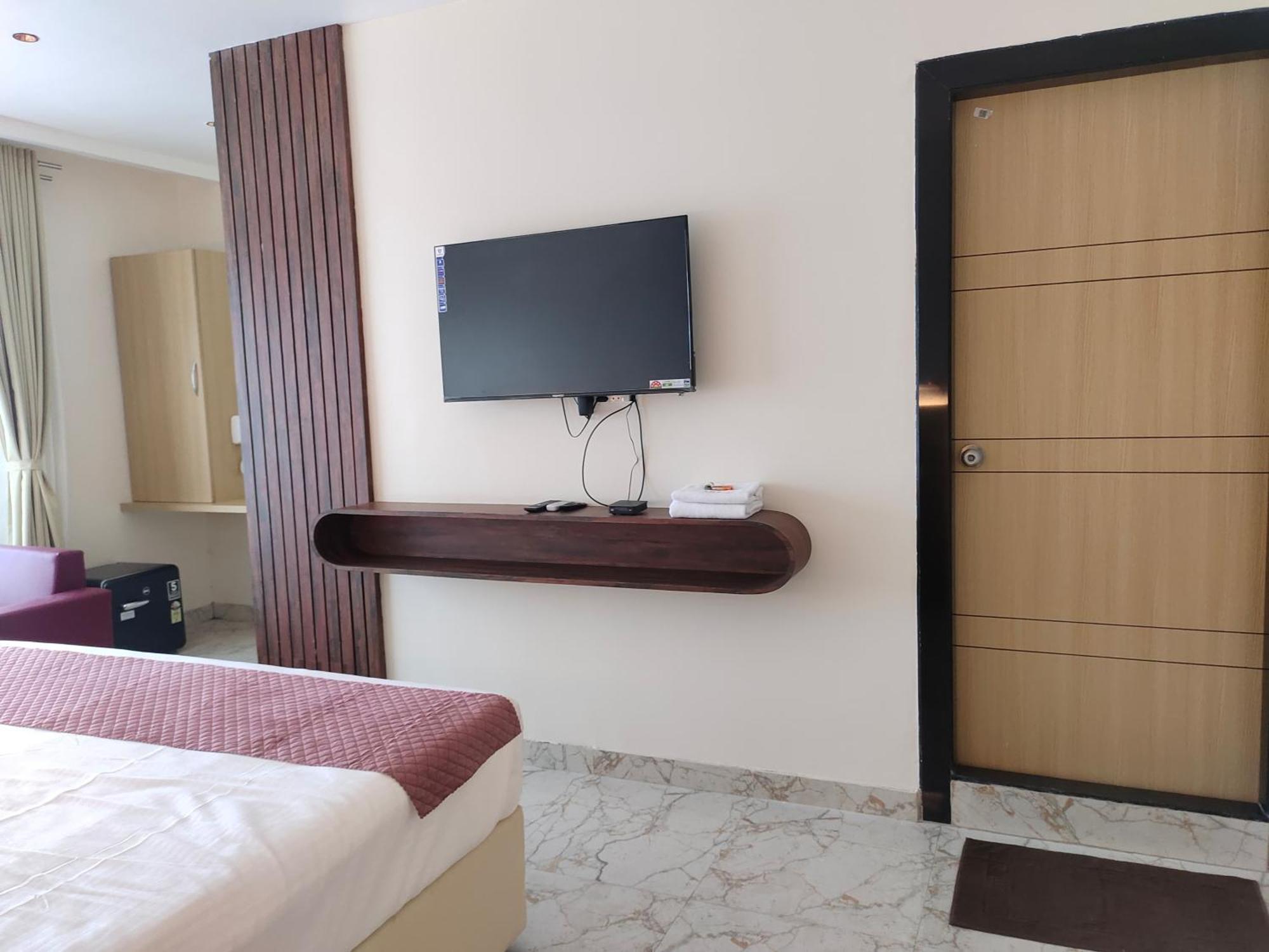 ورنجل Hotel Meridian Blue المظهر الخارجي الصورة