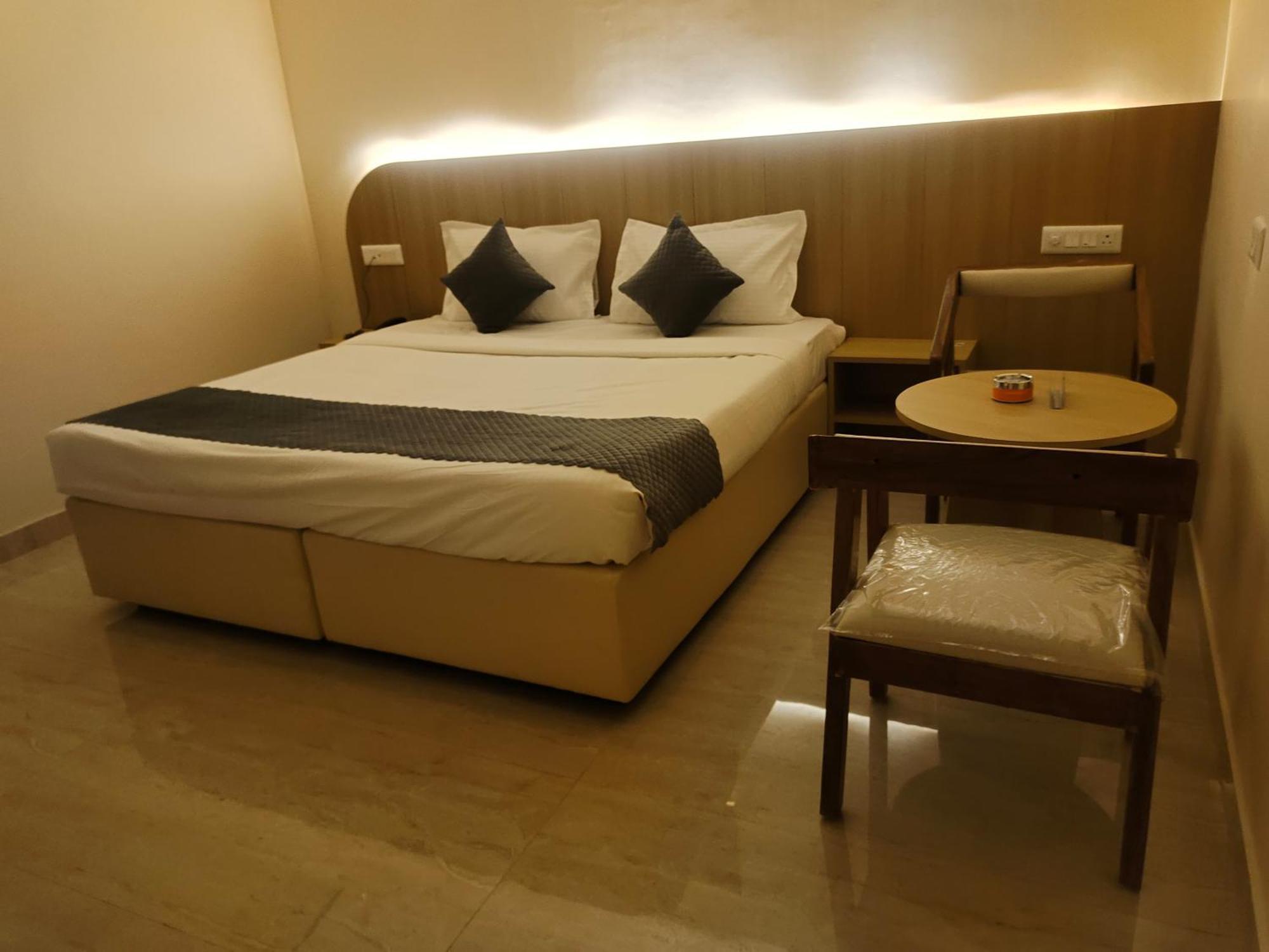 ورنجل Hotel Meridian Blue المظهر الخارجي الصورة