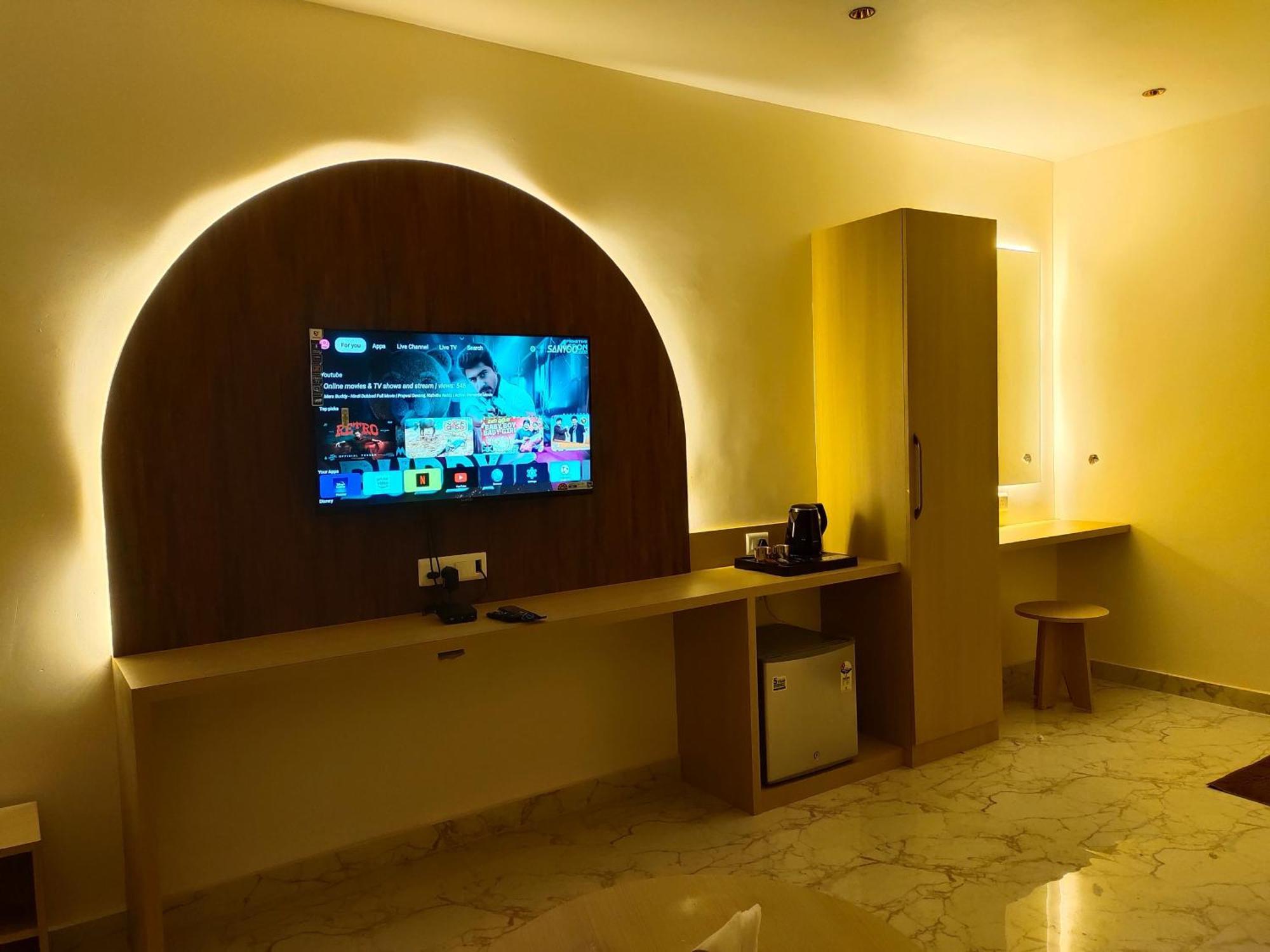 ورنجل Hotel Meridian Blue المظهر الخارجي الصورة