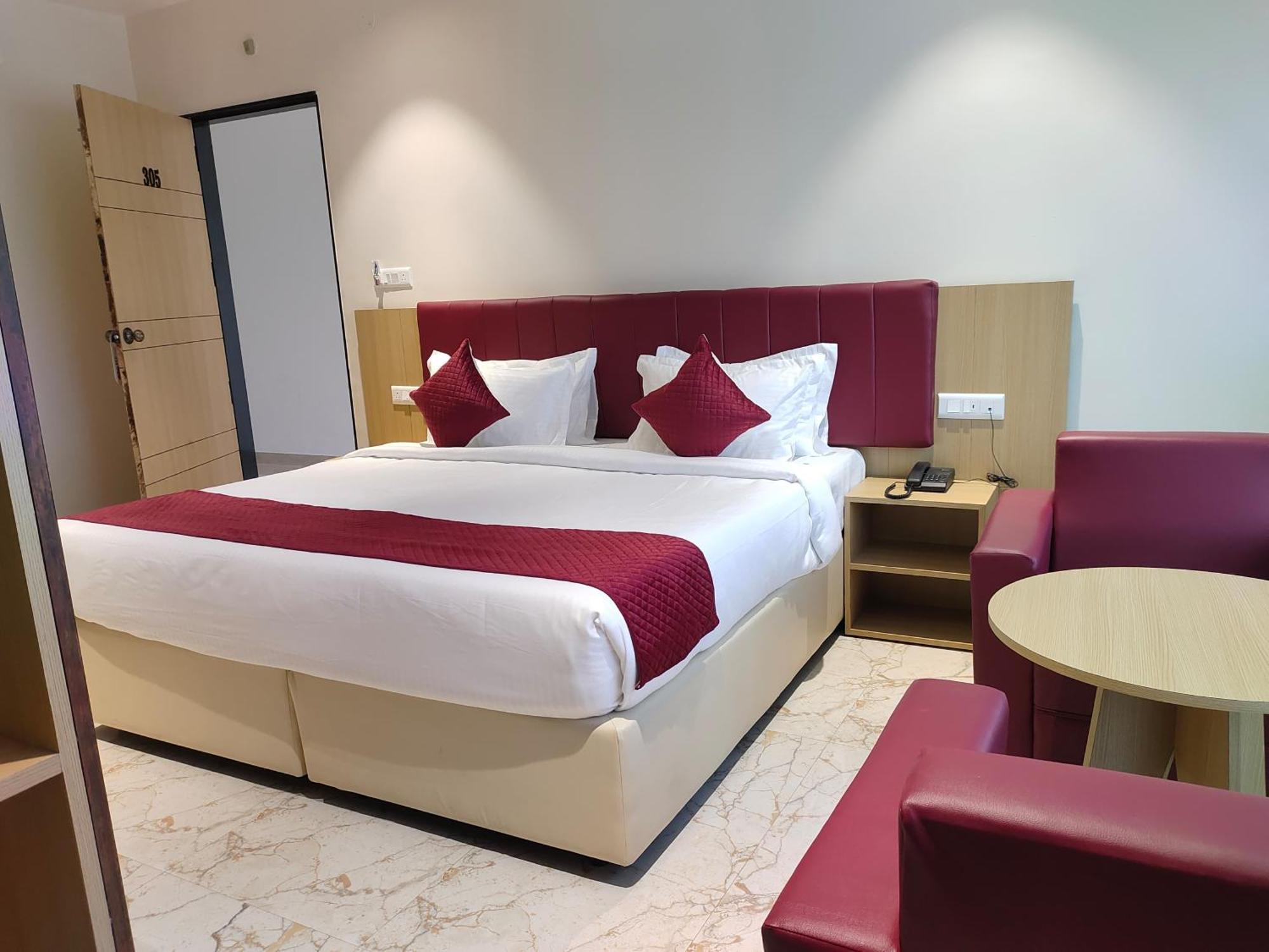 ورنجل Hotel Meridian Blue المظهر الخارجي الصورة